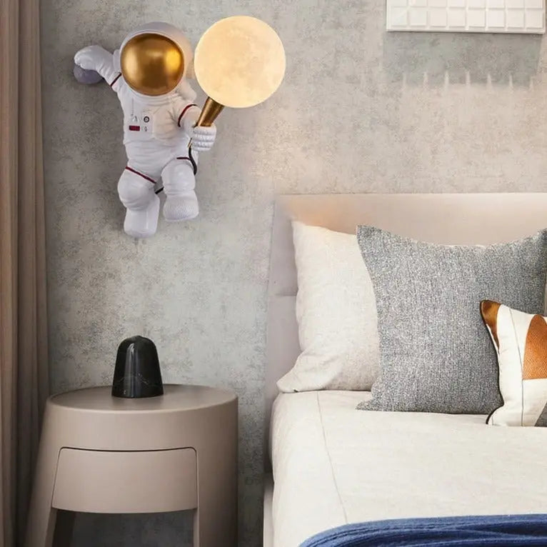Astronaut LED Lamp Bruno™ SPINGAR.COM