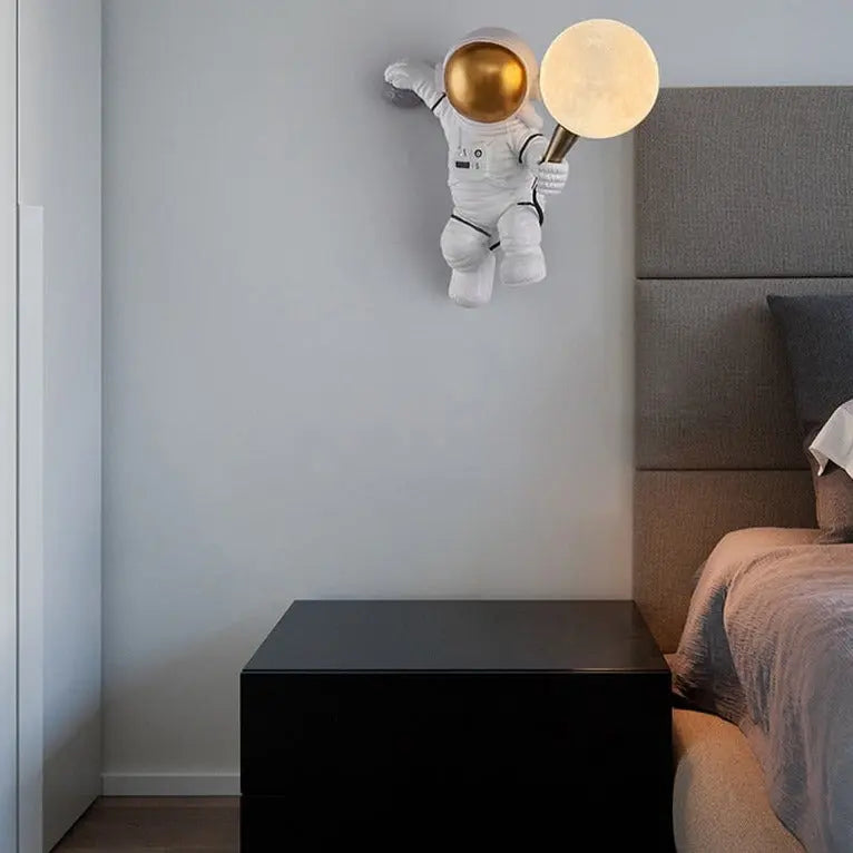 Astronaut LED Lamp Bruno™ SPINGAR.COM