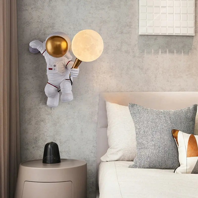 Astronaut LED Lamp Bruno™ SPINGAR.COM