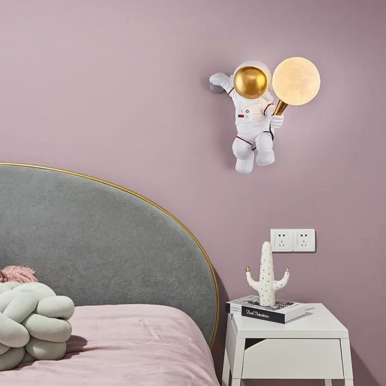 Astronaut LED Lamp Bruno™ SPINGAR.COM