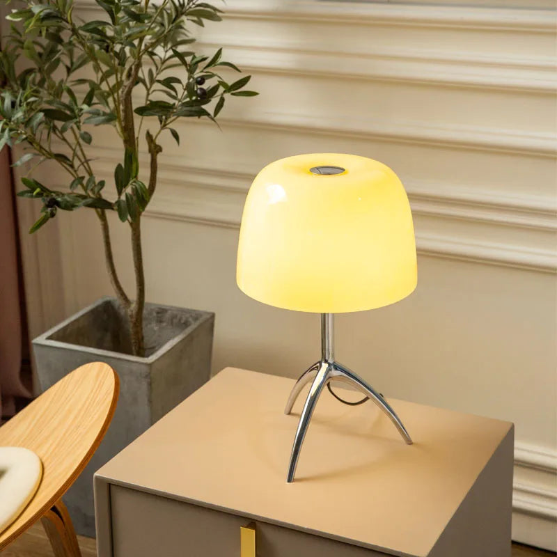 Postmodern Tripod LED Desk Lamp Arnora