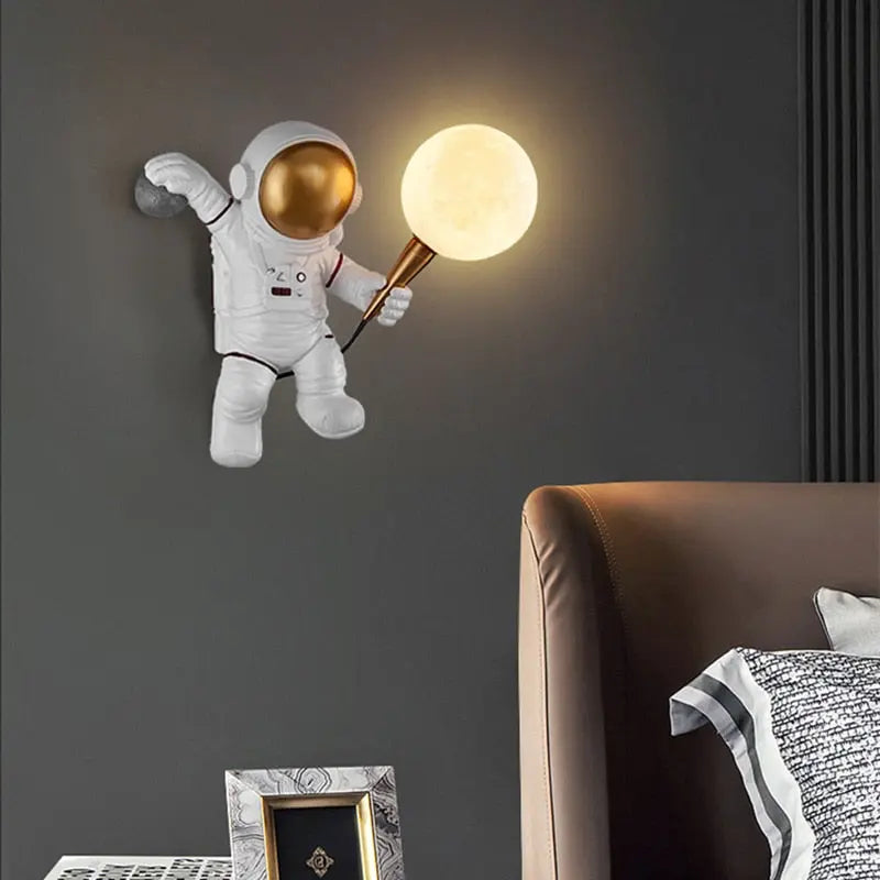 Astronaut LED Lamp Bruno™ SPINGAR.COM