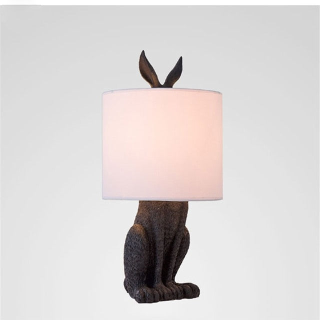 Moderne LED-Tischleuchte aus maskiertem Kaninchenharz Lucas™